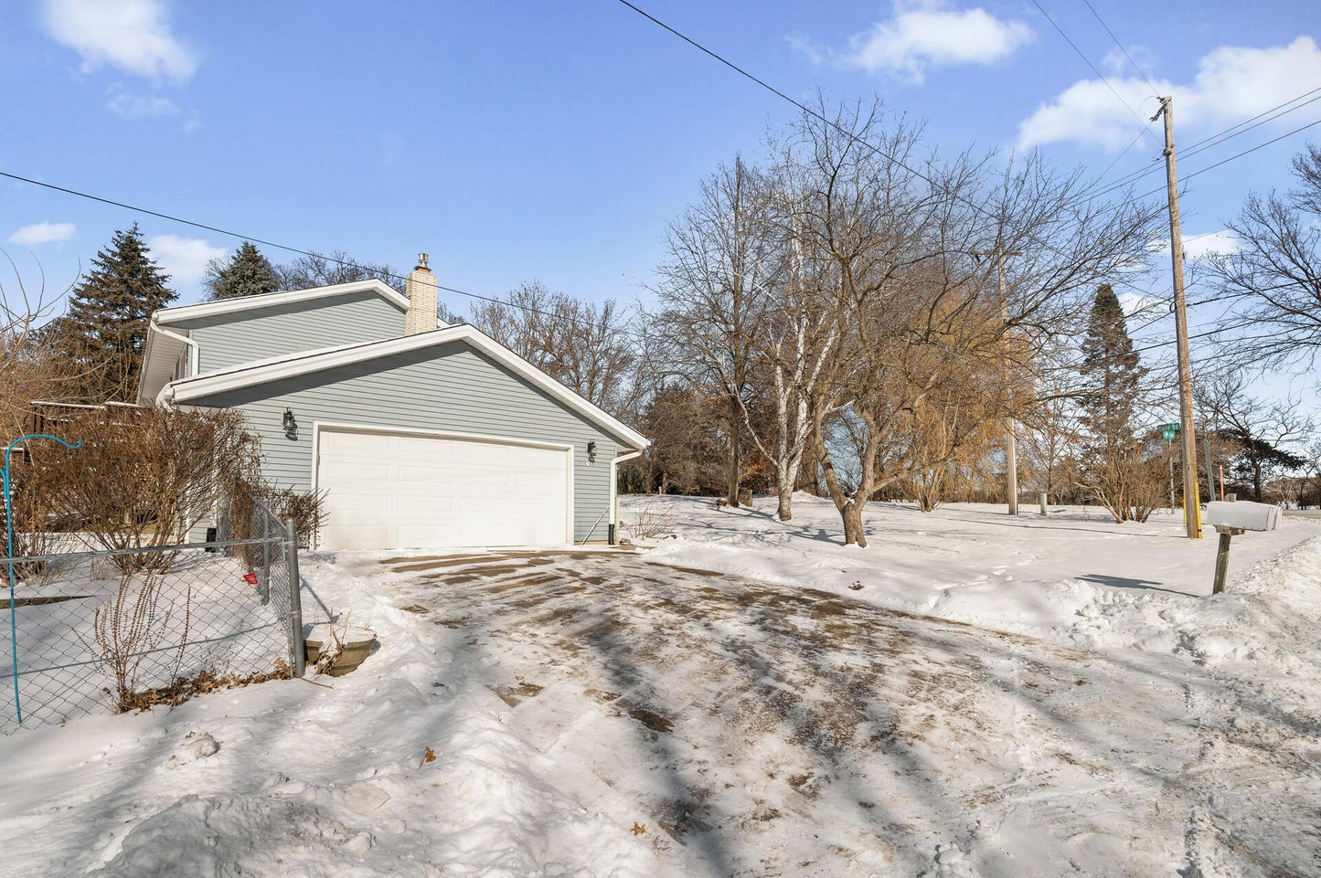 1533 Dodd Road, Mendota Heights, MN 55118