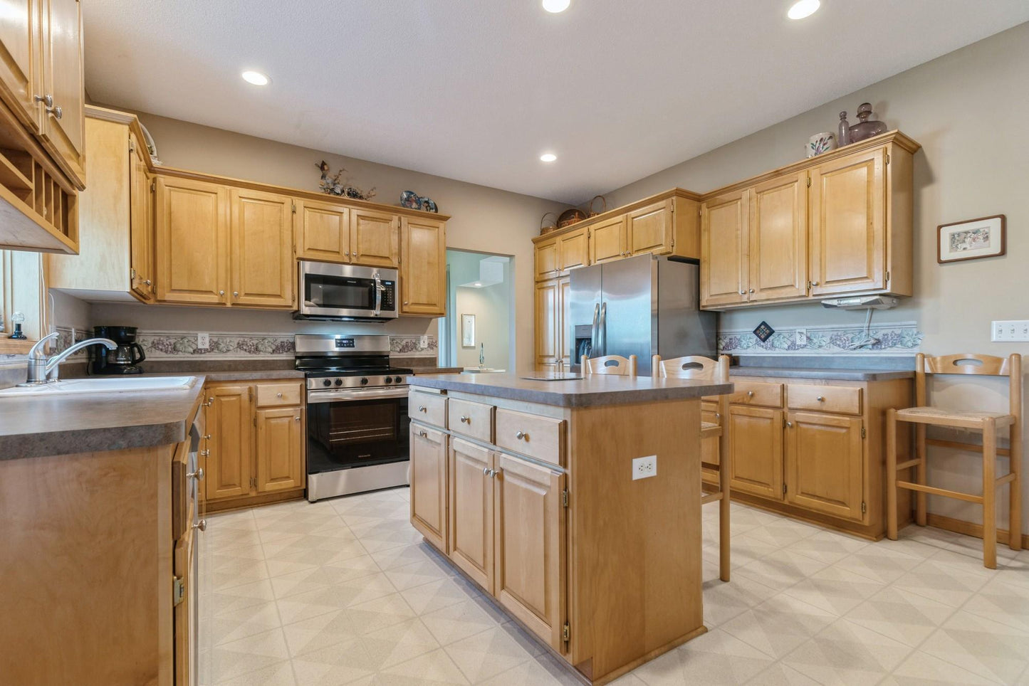 8707 Stratford Crossing, Brooklyn Park, MN 55443