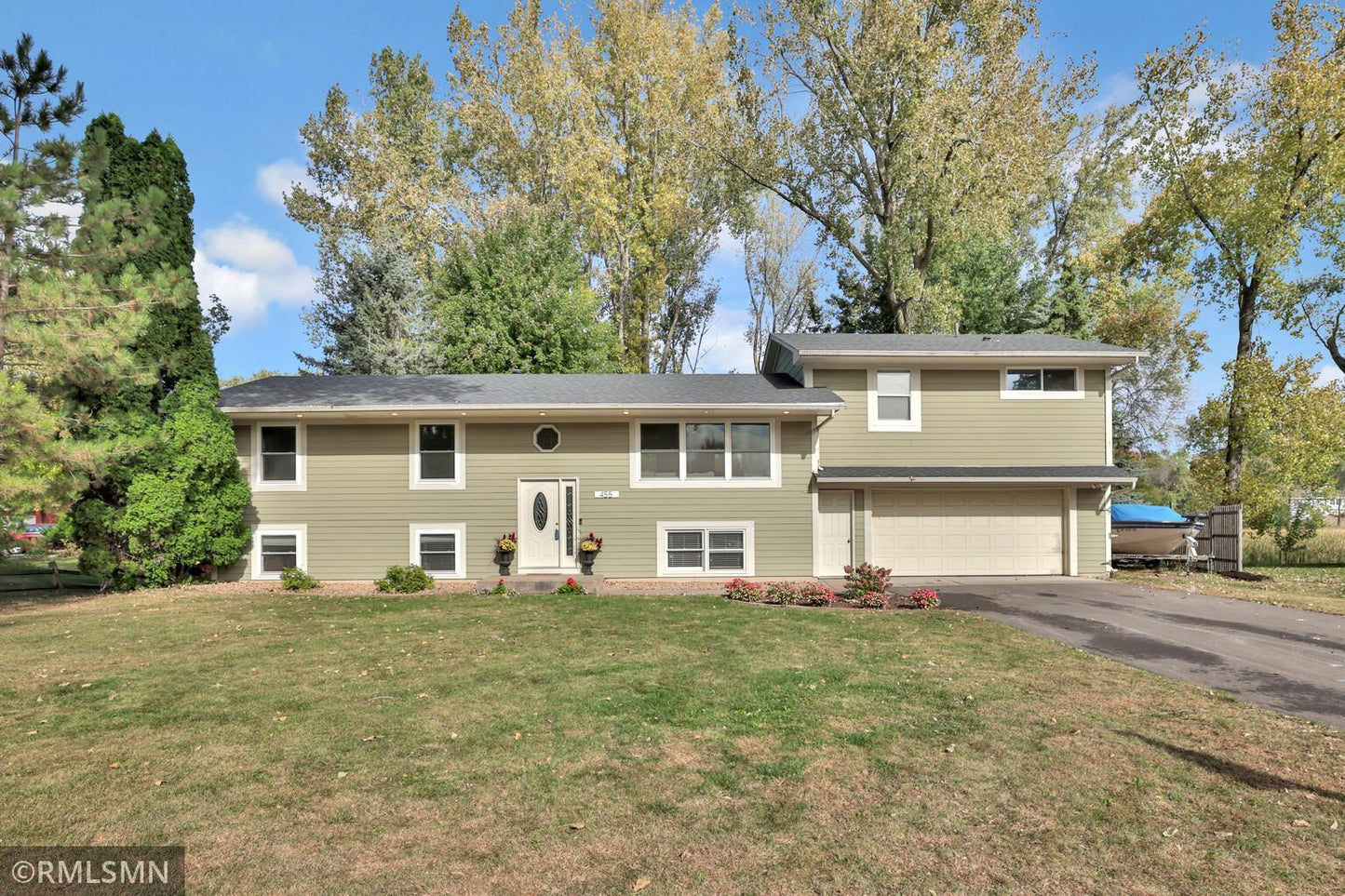 455 Jay Way, Vadnais Heights, MN 55127