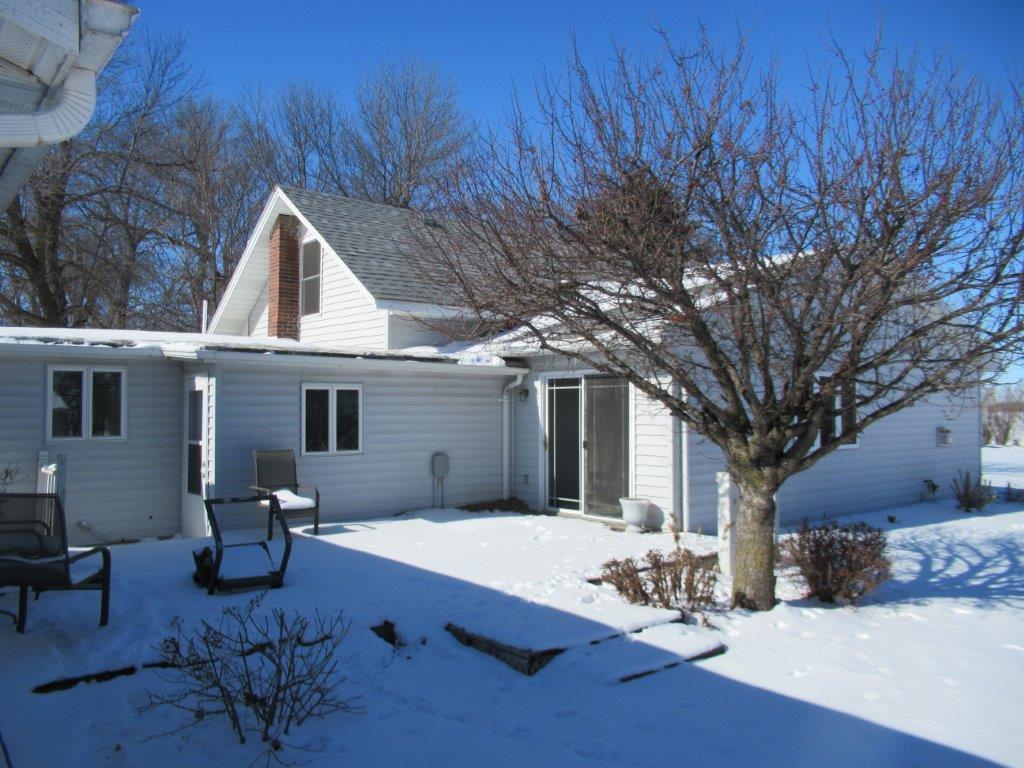 200 Main Avenue, Hills, MN 56138