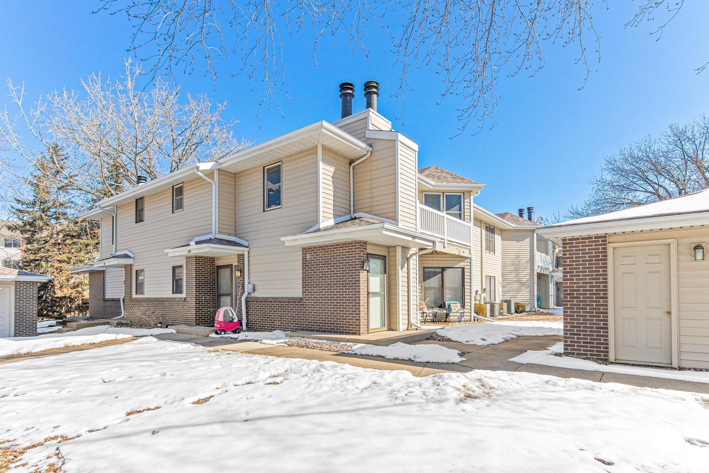 1122 Travelers Trail, Burnsville, MN 55337