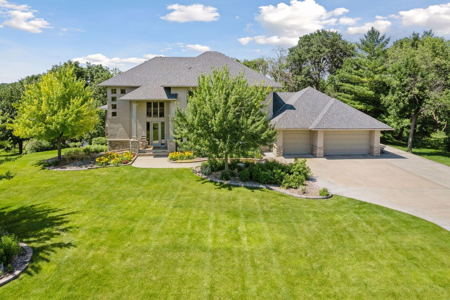 1017 Vista Ridge Lane, Shakopee, MN 55379