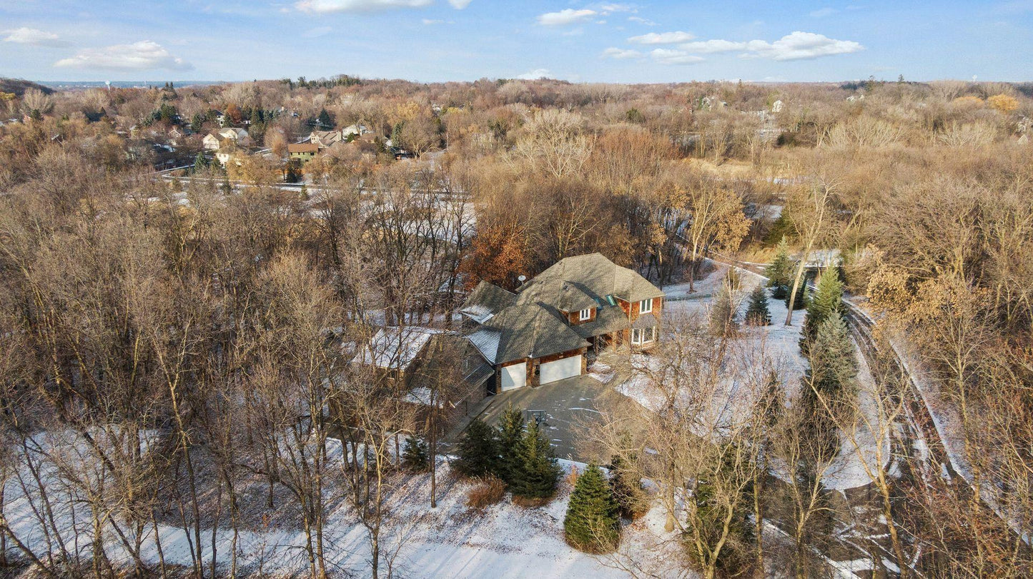 1811 Lake Lucy Lane, Chanhassen, MN 55331