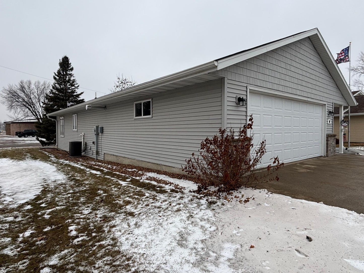 10 Townhouse Road, Morris, MN 56267