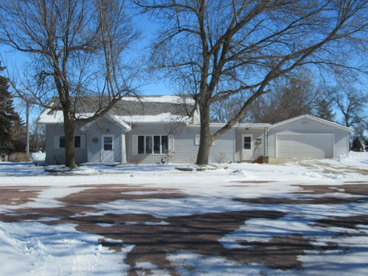 200 Main Avenue, Hills, MN 56138