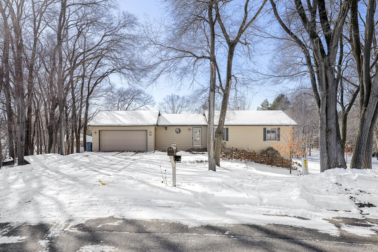 801 Line Avenue, Elk River, MN 55330