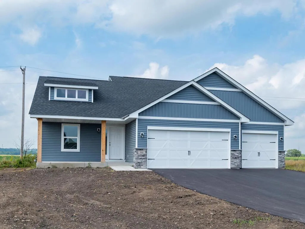 946 Prestwick Drive, Belle Plaine, MN 56011