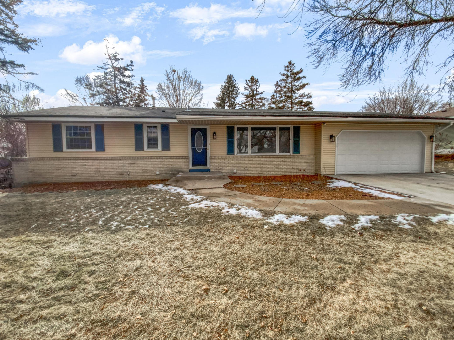 2401 River Hills Drive, Burnsville, MN 55337