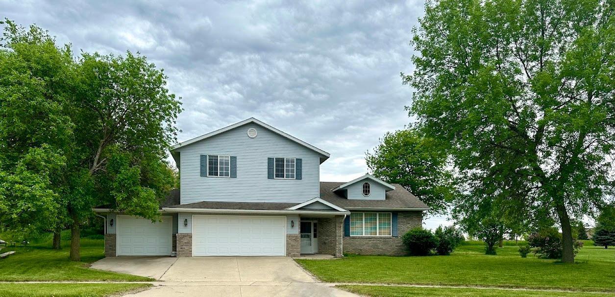 1206 Canoga Park Drive, Marshall, MN 56258