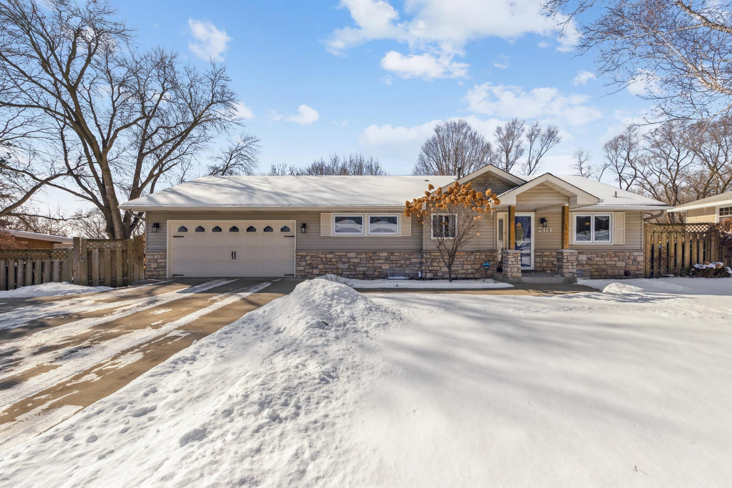 2414 Cedarwood Ridge, Minnetonka, MN 55305