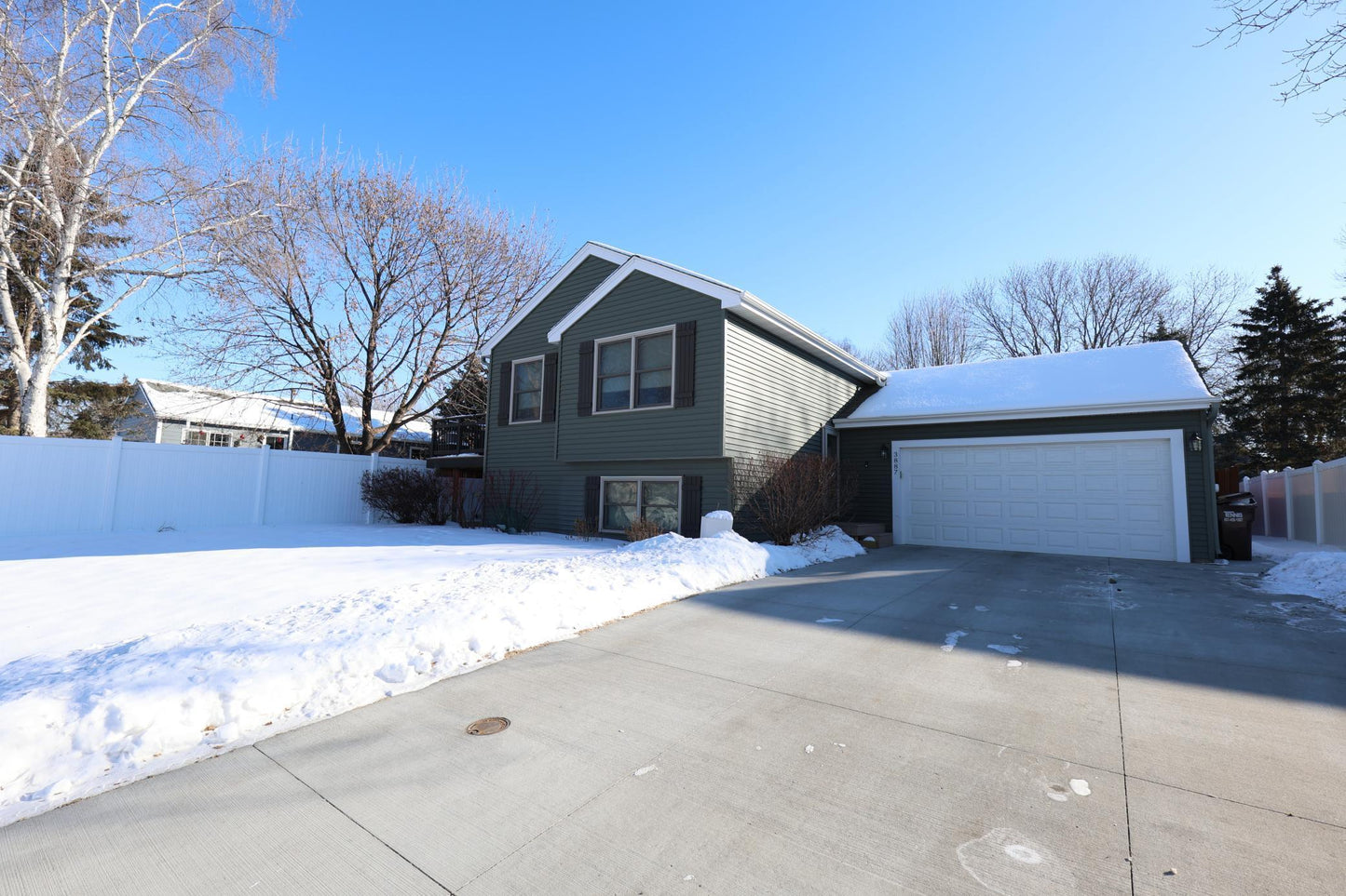 3887 Hallmark Avenue, Oakdale, MN 55128