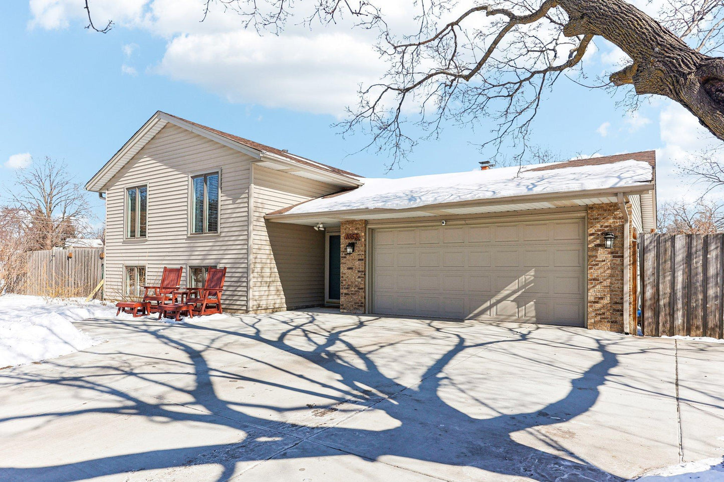 1053 Baldwin Circle, Apple Valley, MN 55124