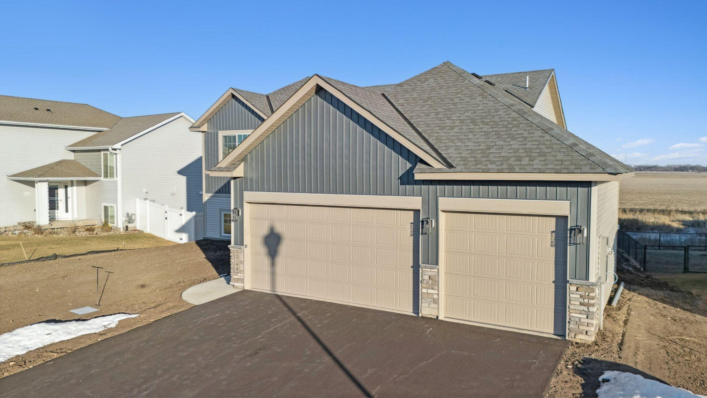 2749 213th Street, Farmington, MN 55024