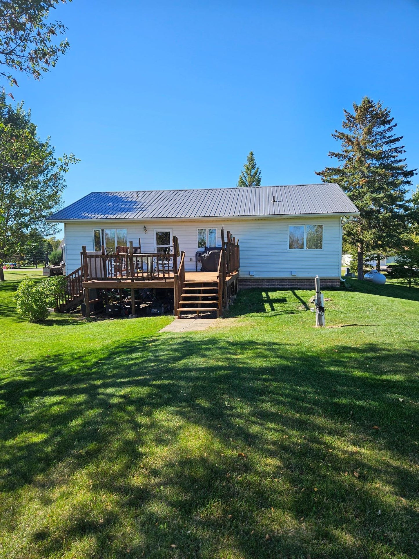 130 Lakeview Drive, Warroad, MN 56763