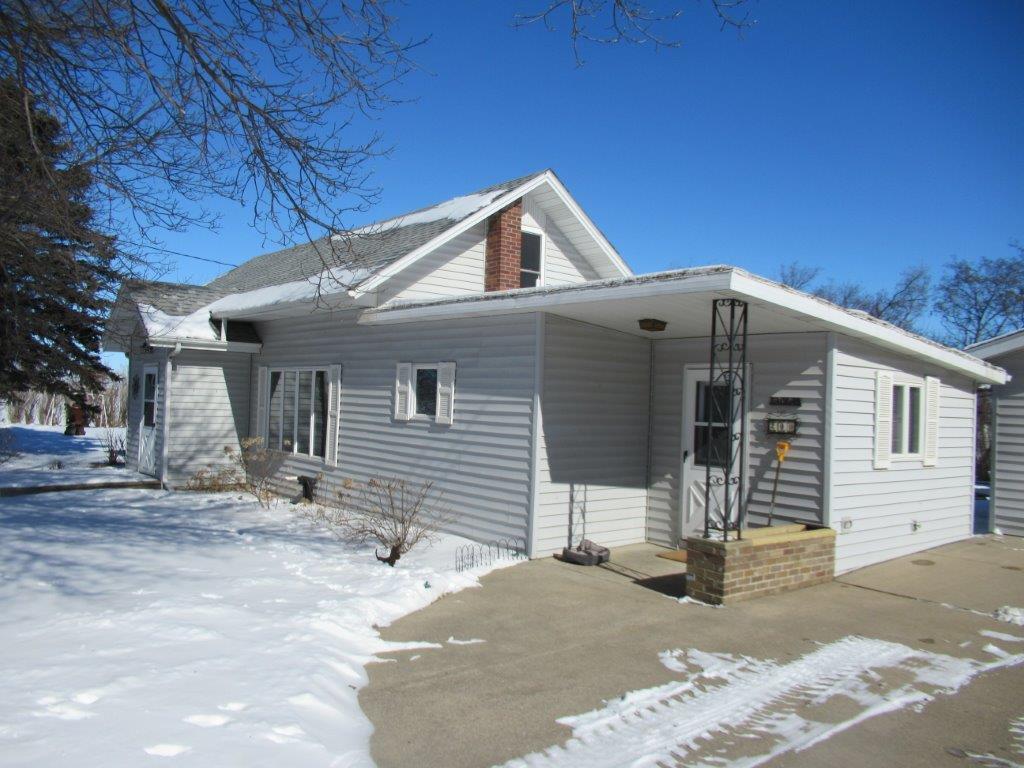 200 Main Avenue, Hills, MN 56138