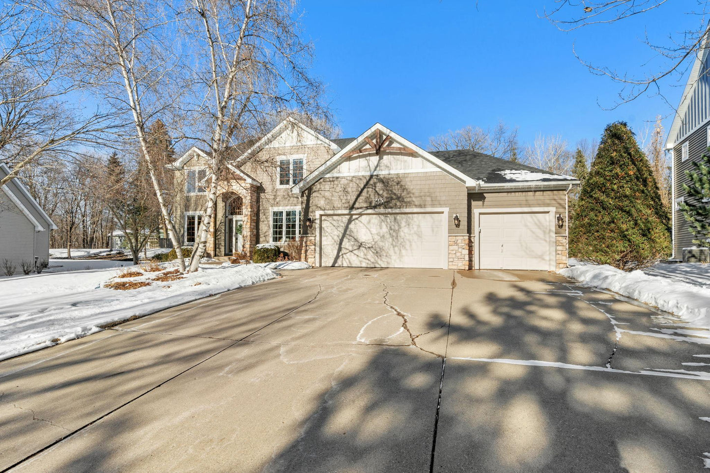 1480 Knob Hill Lane, Chanhassen, MN 55331