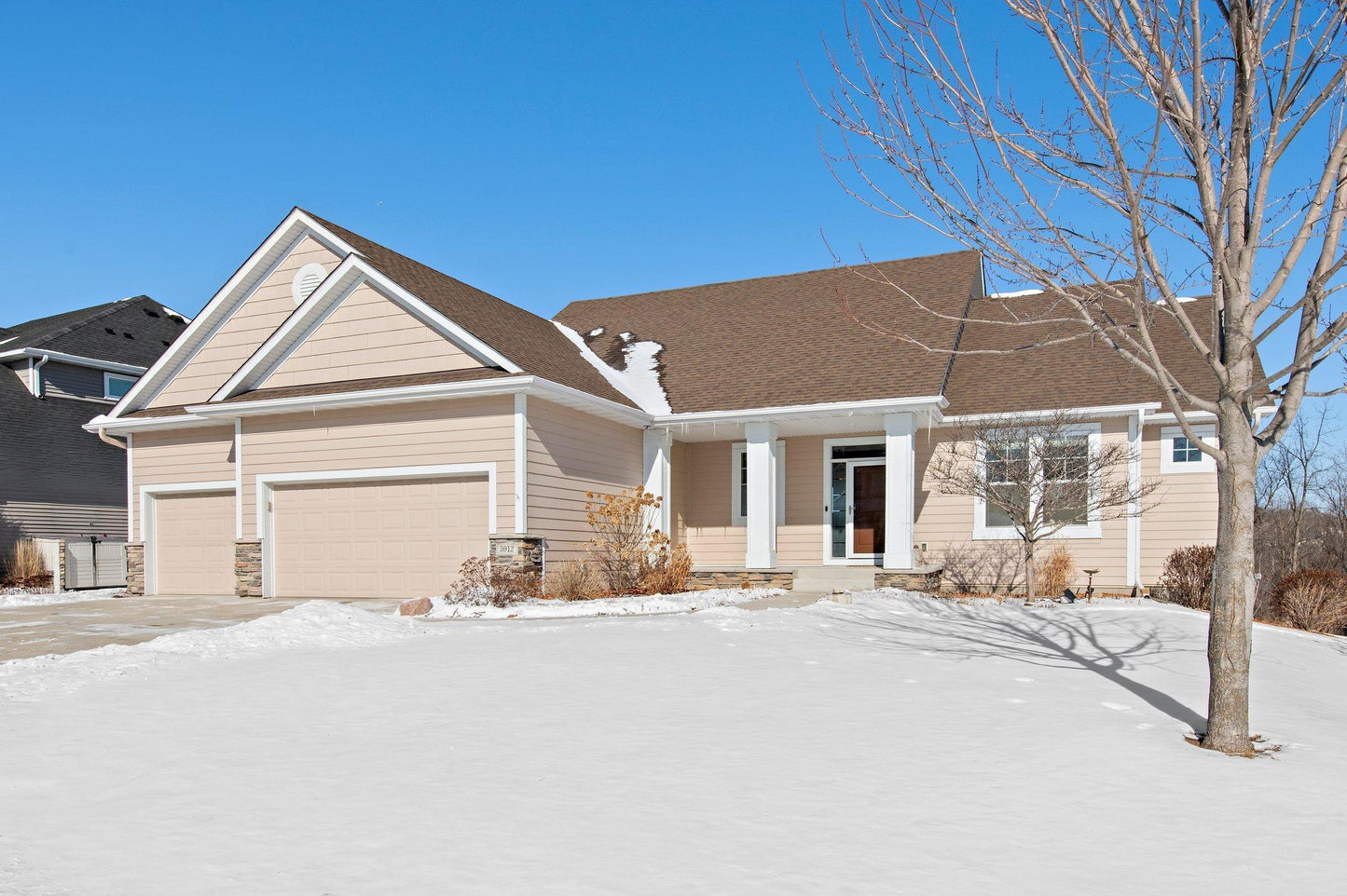 5912 Edgewater Drive, Savage, MN 55378