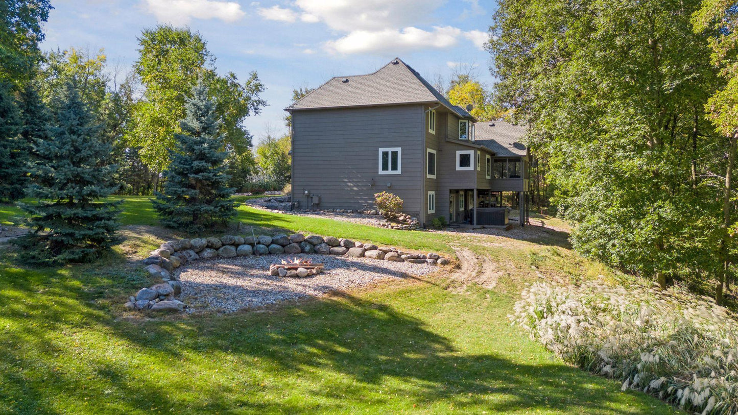 1811 Lake Lucy Lane, Chanhassen, MN 55331