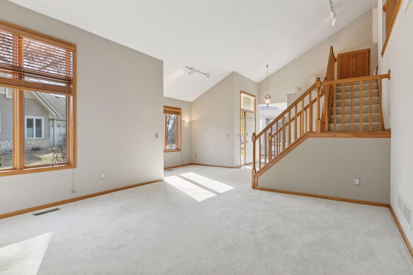 8950 Stonebrooke Trail, Woodbury, MN 55125