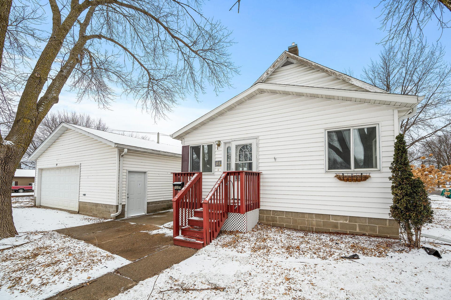 1229 Mcleod Avenue, Glencoe, MN 55336