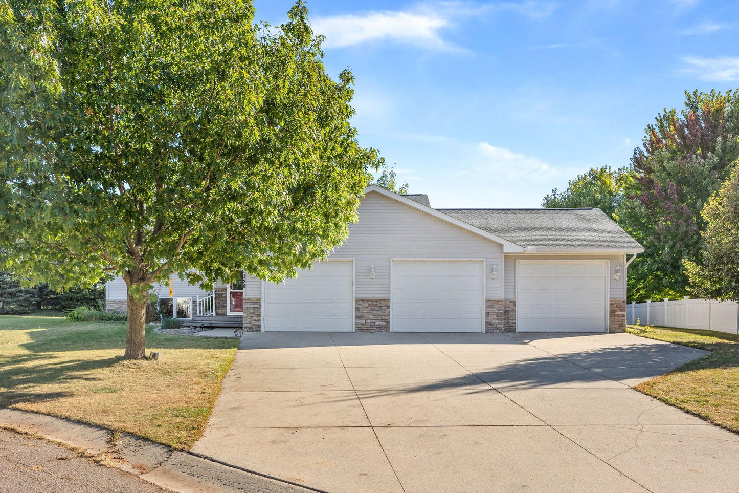 1329 Birdie Court, Hutchinson, MN 55350