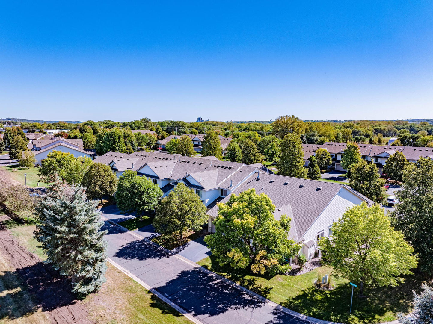 1122 Crystal Place, Chaska, MN 55318