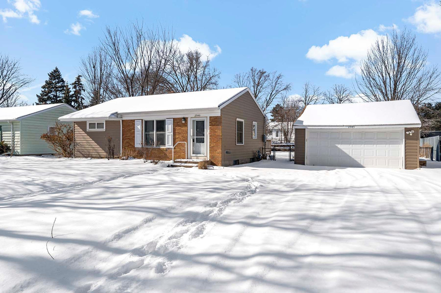 2945 Simpson Street, Roseville, MN 55113