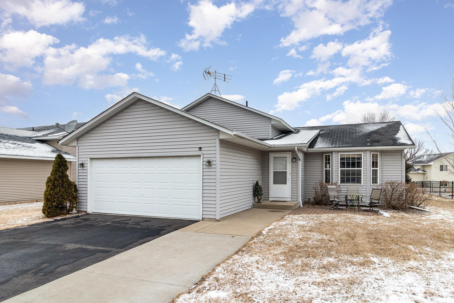 712 Frontier Drive , Belle Plaine, MN 56011