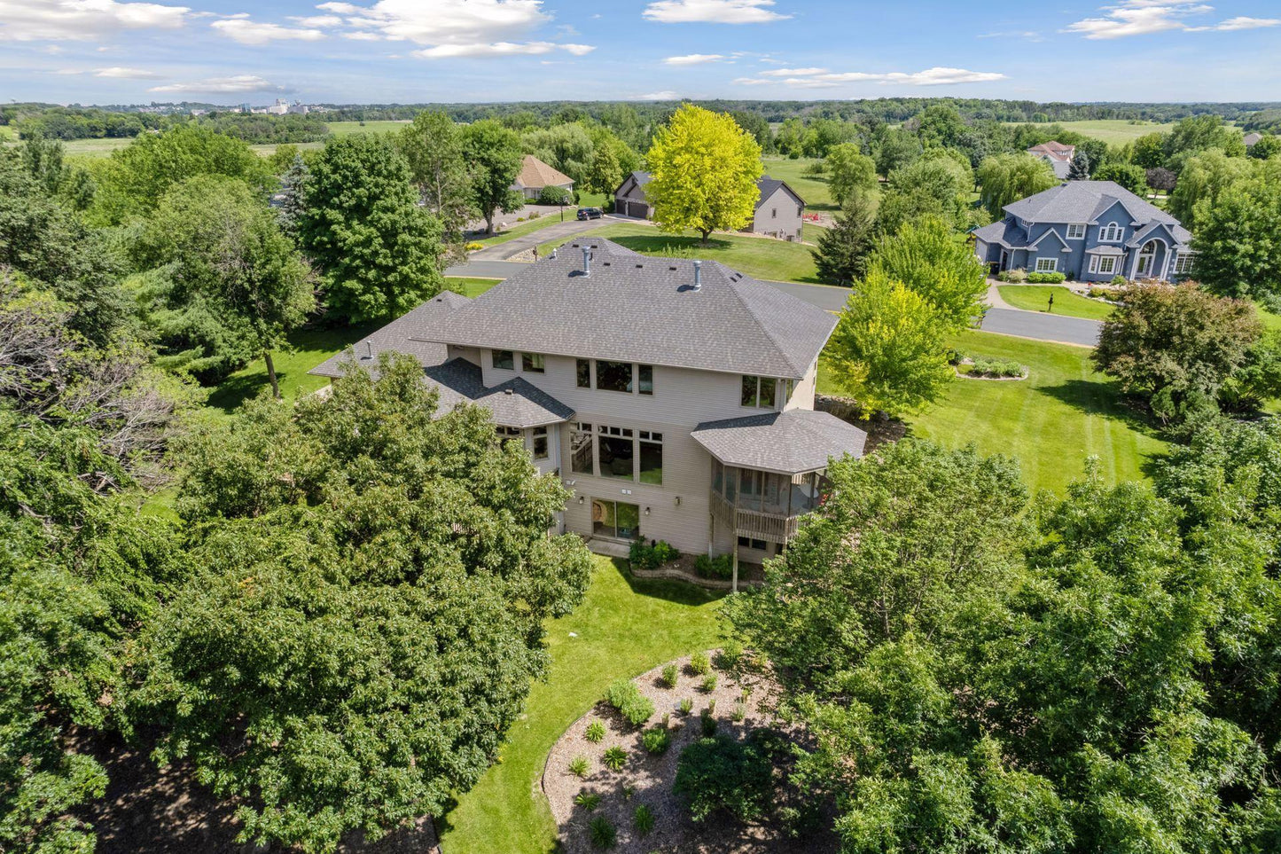 1017 Vista Ridge Lane, Shakopee, MN 55379