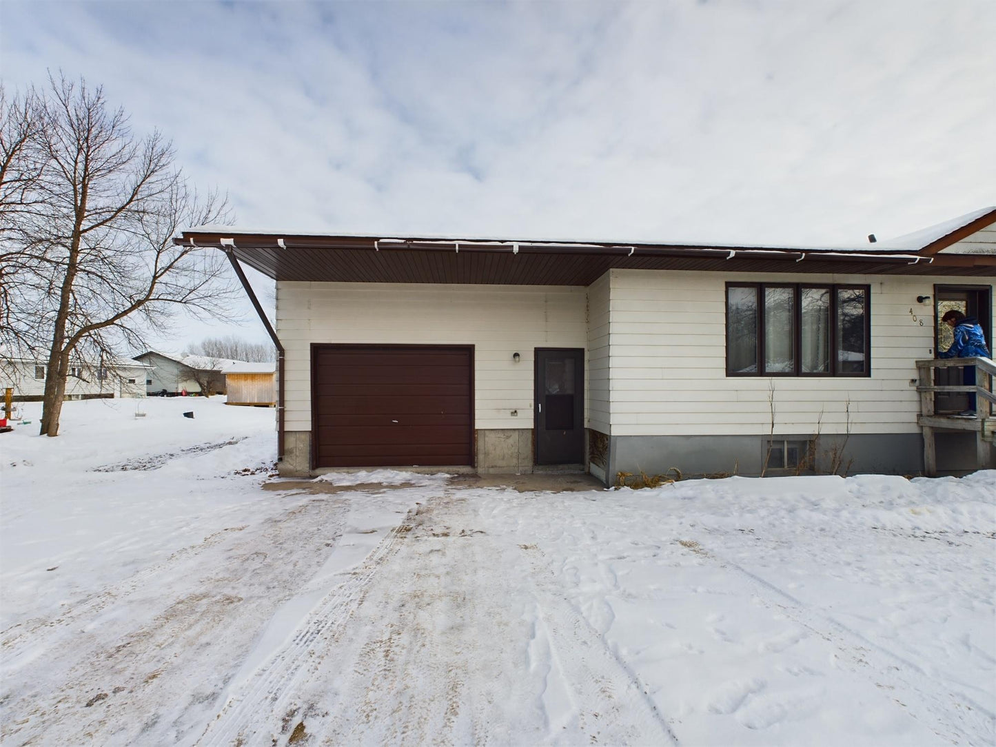 408 6th Avenue, Warroad, MN 56763