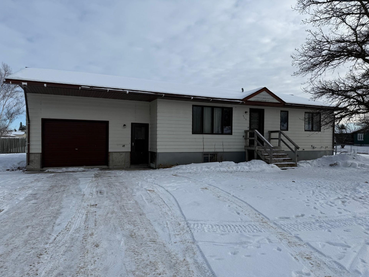 408 6th Avenue, Warroad, MN 56763