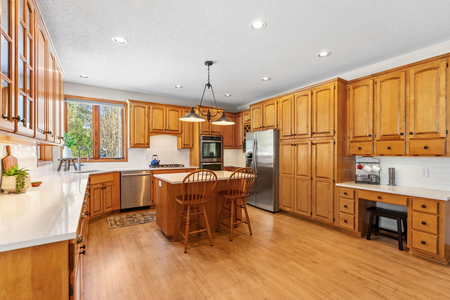 1480 Knob Hill Lane, Chanhassen, MN 55331