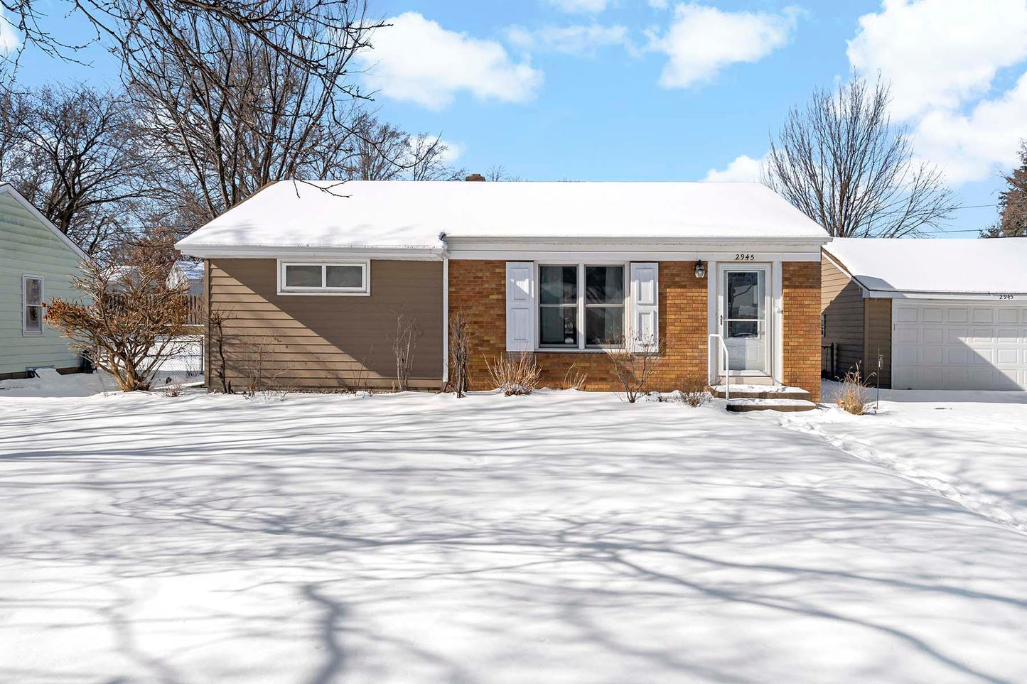 2945 Simpson Street, Roseville, MN 55113